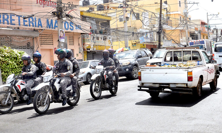 policia-realisan-patrullaje-en-algunas-calles-de-santo-domingo-21-07-2022-felix-de-la-cruz-5