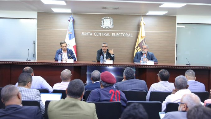 Fuerza-del-Pueblo-deposito-reservas-de-candidaturas-ante-la-JCE