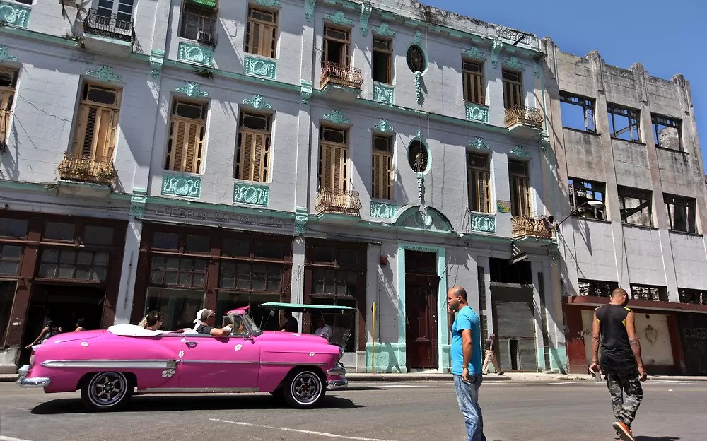 calle-de-la-habana-cuba