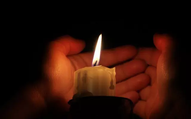 fabricantes-de-velas-estan-felices-apagones-republica-dominicana-e1419085012266