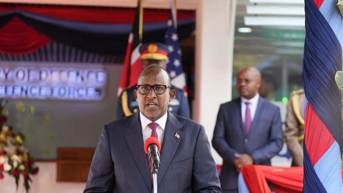 El-secretario-de-defensa-del-gabinete-de-Kenia-Aden-Duale