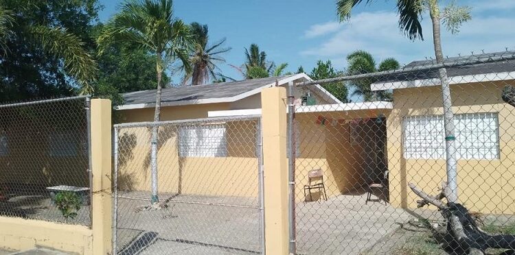 escuelas-en-San-Francisco-de-Macoris-cuyos-estudiantes-han-resultado-intoxicados-por-pesticidas-750x372