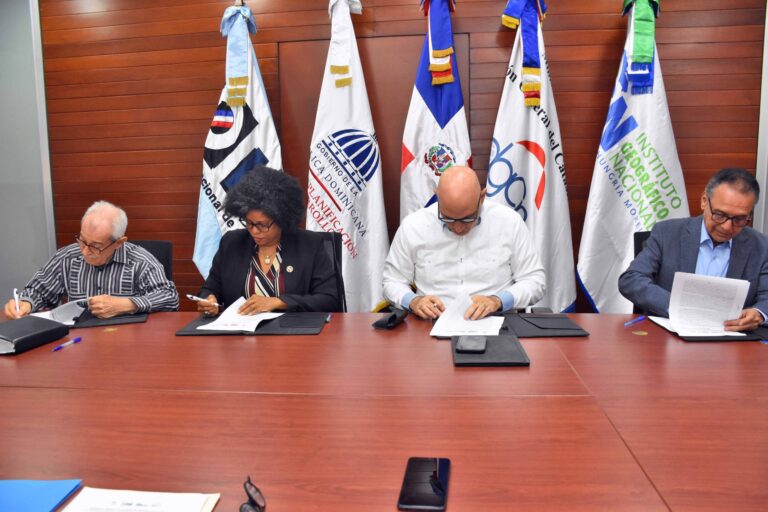 PAVEL-ISA-CONTRERAS-Firma-de-acuerdo-Mepyd-IGN-ONE-Y-CATASTRO-NACIONAL-07-scaled