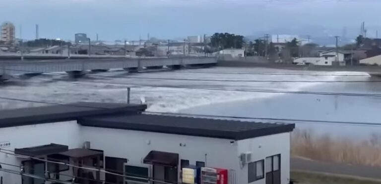 Comienzan-los-tsunamis-este-primero-de-enero-en-la-costa-oeste-de-Japon