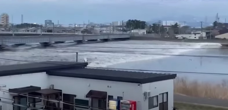 Comienzan-los-tsunamis-este-primero-de-enero-en-la-costa-oeste-de-Japon