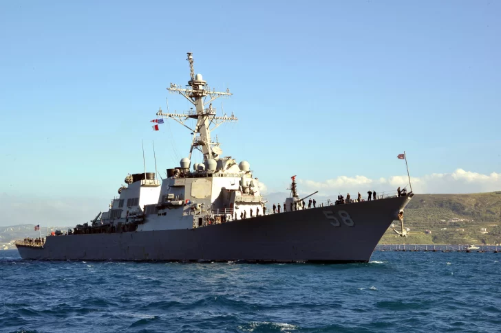 Esta-fotografia-de-la-Marina-de-los-EE.-UU.-tomada-el-29-de-abril-de-2015-muestra-el-USS-Laboon.-AFP-728x485