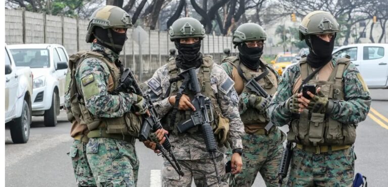 Militares-vigilan-la-base-aerea-de-Guayaquil