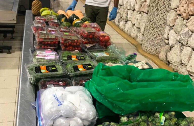 decomisan-en-punta-cana-frutas-y-vegetales-a-un-artista-internacional-1024x665