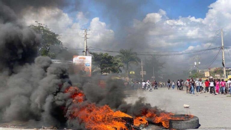 juana-mendez-un-muerto-en-enfrentamientos-con-policia-haitiana_1-focus-0-0-896-504