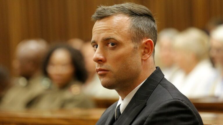 pistorius-sale-de-prision-casi-once-anos-despues-de-matar-a-su-novia-1024x576