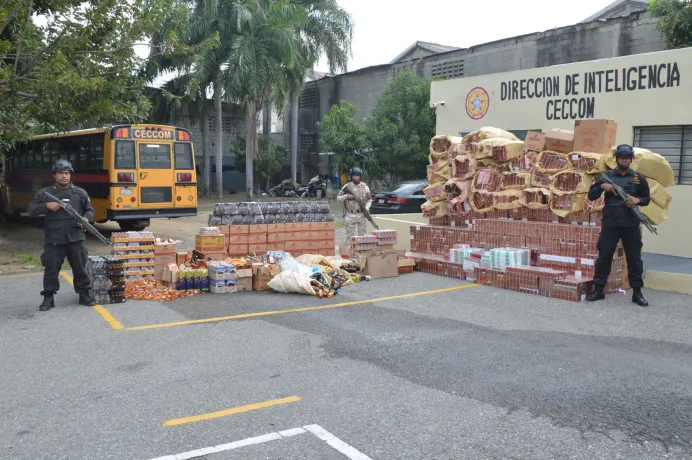 Entrega-mercancias-incautadas-al-Ceccom-scaled