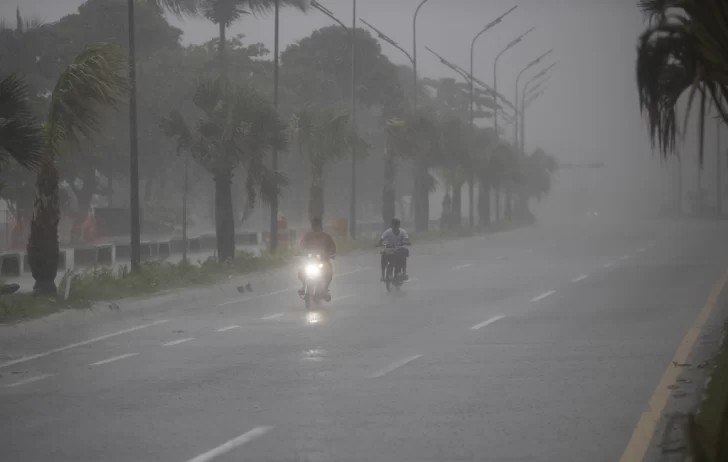 Franklin-se-mueve-hacia-el-norte-dominicano-con-lluvias-intensas-en-la-costa-caribena4-728x462