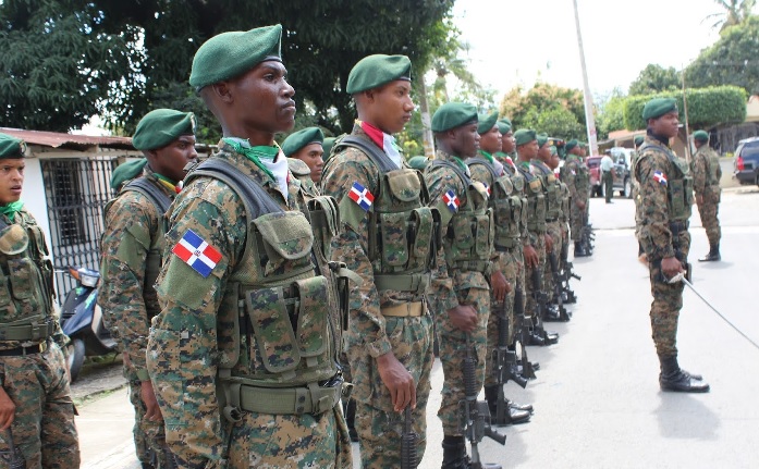 Miembros-de-la-Policia-Militar-Electoral-dominicana