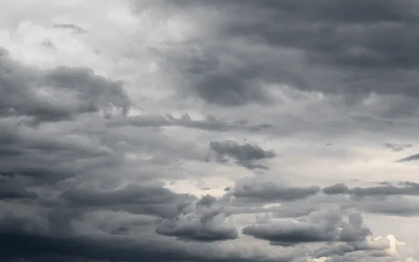 cumulus-clouds-before-thunderstorm-600nw-1657612585-600x375