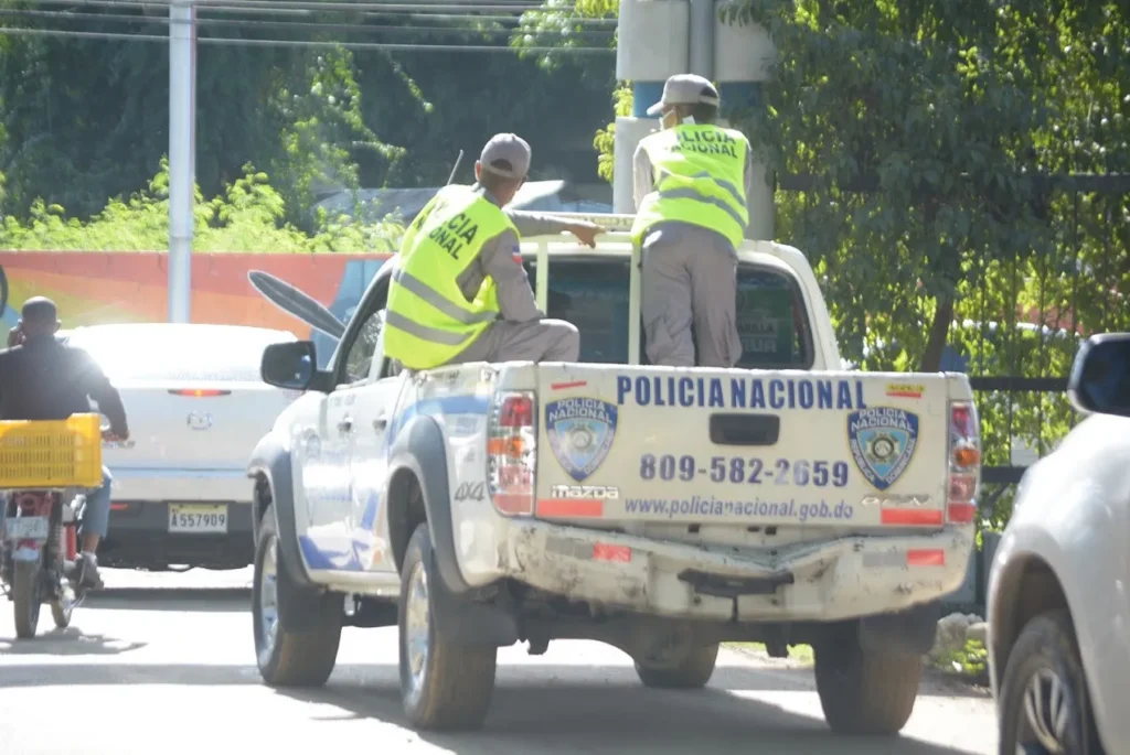 patrulla-policial-en-santiago-9