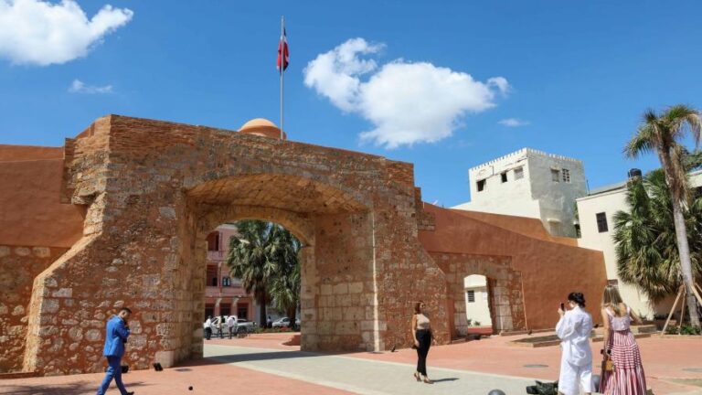turismo-restaura-la-puerta-de-la-misericordia_2-focus-0-0-896-504