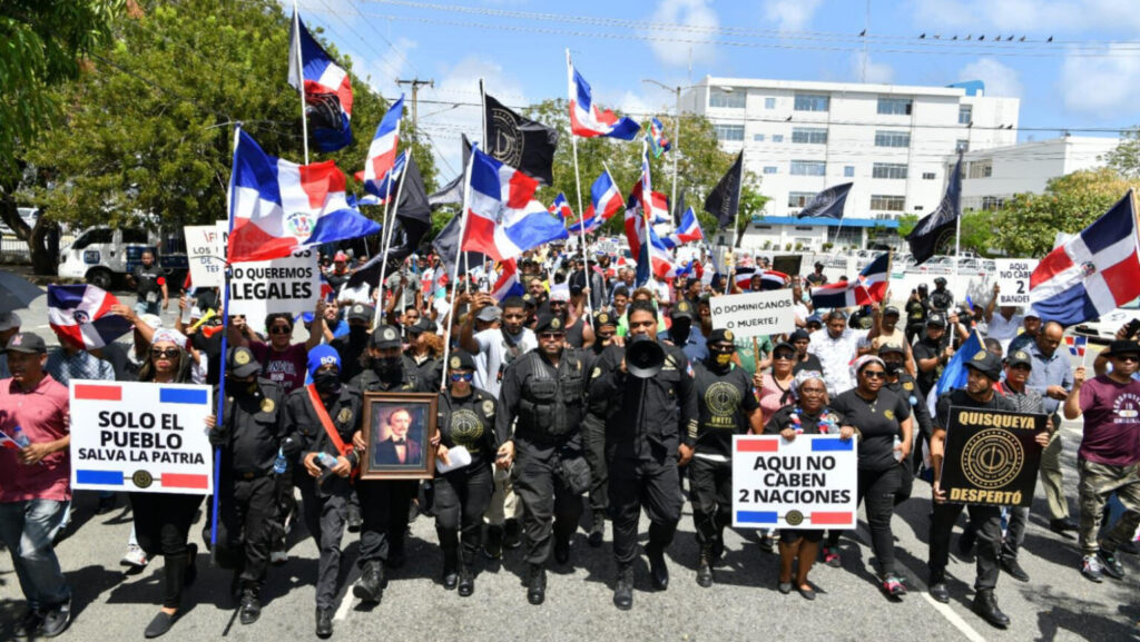 Dominicanos-marchando-contra-la-ONU-este-24-de-marzo-2024-Foto-CDN.com_.do_