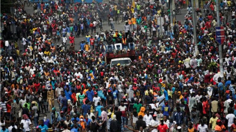 decenas-de-haitianos-se-manifiestan-para-exigir-renuncia-ariel-henry-focus-0-0-896-504