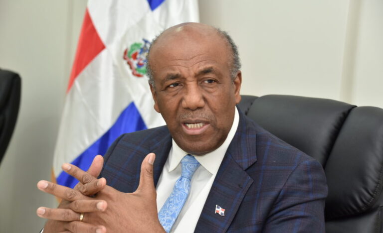 ministro-de-Energía-y-Minas-Antonio-Almonte-1140x694