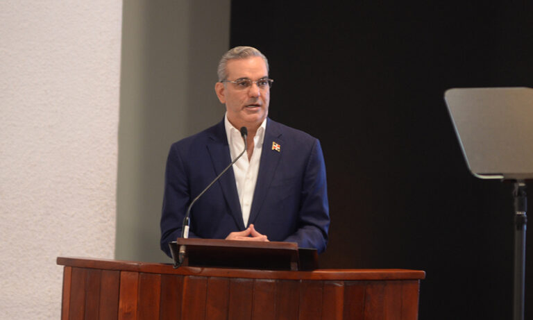 6619e5178f96d_candidatos-presidenciales-presentan-propuesta-a-instituciones-de-santiago-77