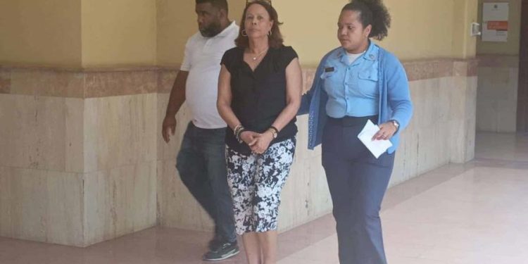 asesinato-nuevos-detalles-sobre-mujer-acusada-de-matar-a-su-esposo-focus-min0.03-0.69-896-504-750x375