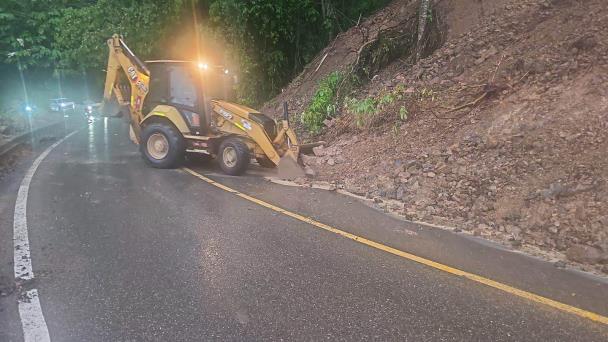 derrumbes-de-tierra-en-carretera-casabito-constanza-focus-0-0-608-342