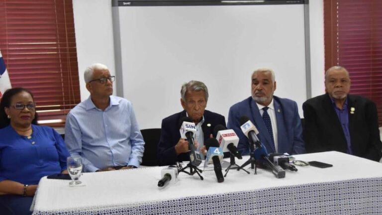 expresidentes-de-la-adp-mediaran-en-crisis-por-aumento-salarial-focus-0-0-896-504