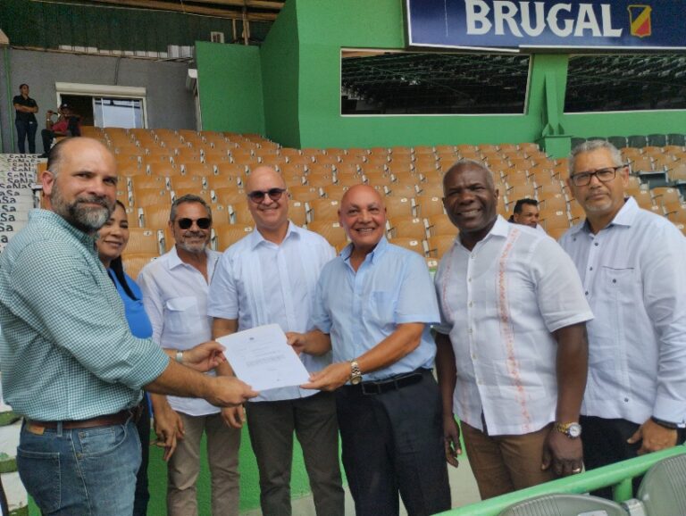 Entregando_el_cheque