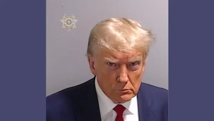 Imagen-de-la-ficha-de-Donald-Trump-difundida-por-las-autoridades-del-Condado-de-Fulton-en-Atlanta-Georgia.-728x410