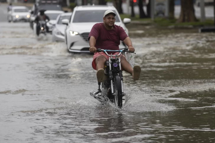 Franklin-se-mueve-sobre-Republica-Dominicana-con-lluvias-torrenciales-728x483