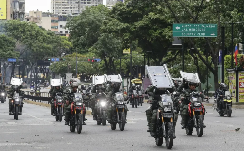 Policia-bolivarianos-en-motos