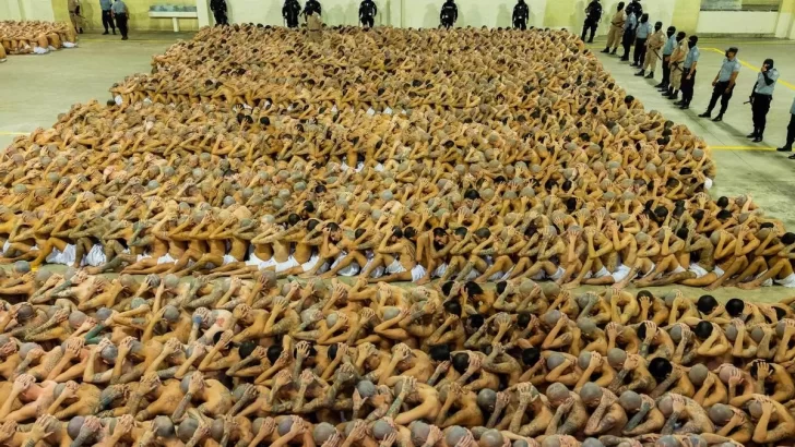 Presos-de-unas-maras-en-El-Salvador.-728x410