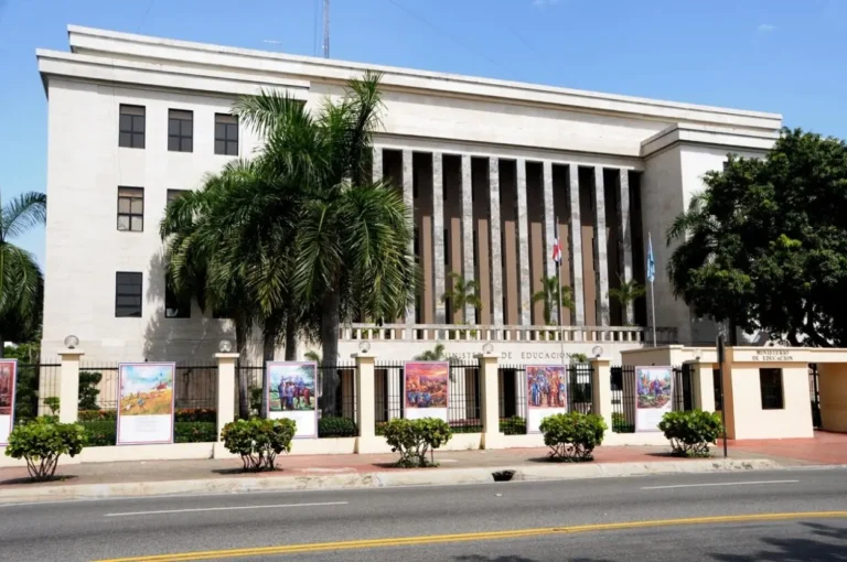 cf3b3f5b4be54768316659cc54bc83cf592399a6fachada-educacion-jpg
