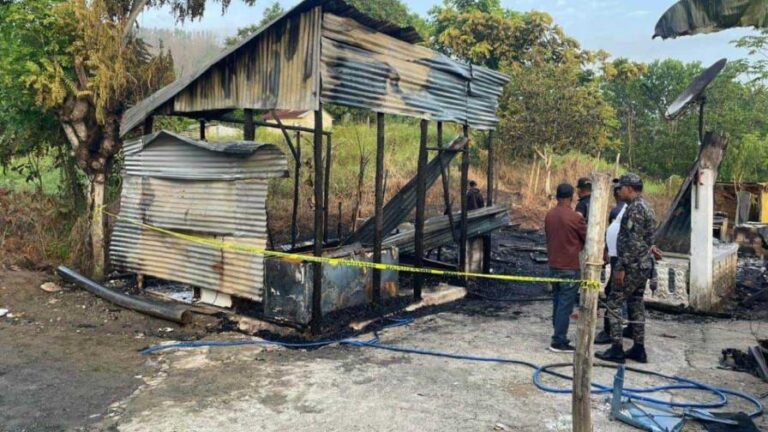 crop-w1280-h854-dos-menores-fallecen-calcinados-en-un-incendio-en-monsenor-nouel-focus-0-0-896-504