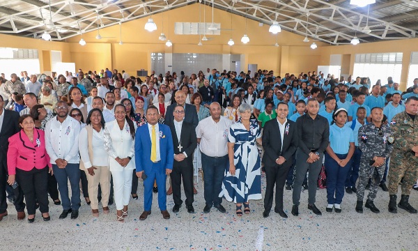 Autoridades_con_estudiantes