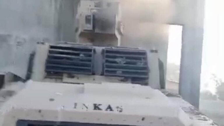 crop-w828-h552-crisis-en-haiti-400-mawozo-prende-fuego-a-vehiculo-blindado-focus-0-0-896-504