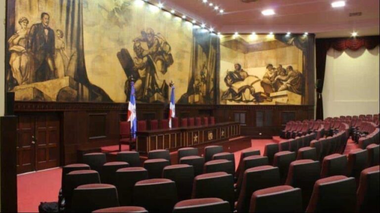 legisladores-desafian-a-abinader--y-solo-eliminaran-15-diputados_1-focus-0-0-896-504