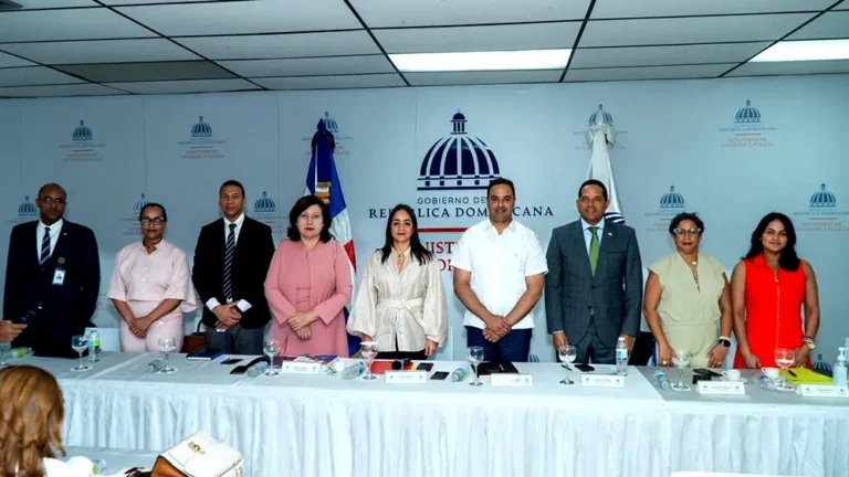 66e4d62ec5801_2-ministra-de-interior-y-policia-insta-a-las-gobernadoras-provinciales-a-sumarse-a-trabajar-por-la-paz-y-la-seguridad-ciudadana-1.jpg