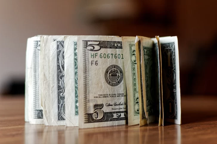 dollar-2322785_1280-728x483