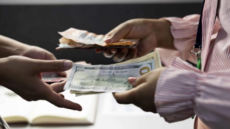 tasa-de-cambio-llega-a-rd60-por-primera-vez-en-el-mercado-de-rd-focus-min0.04-min0.3-896-504