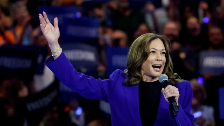 2024-08-21T025618Z_1120499257_RC21K9AKZ0ZO_RTRMADP_3_USA-ELECTION-HARRIS-728x410
