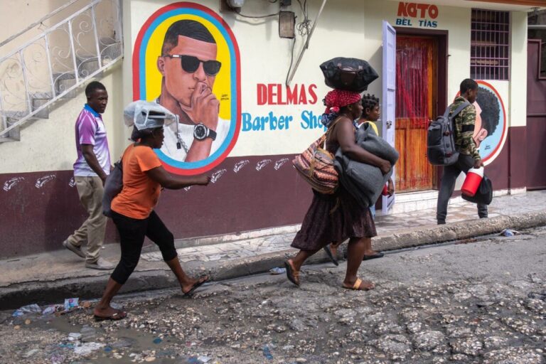 Haitianos-abandana-puerto-principe