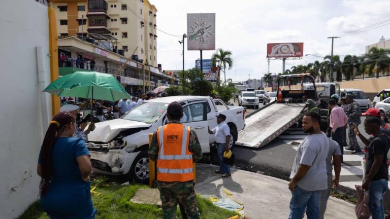 20112023-mujer-muere-por-accidente-de-transito-en-santo-domingo-cerca-de-la-avenida-nicolas-ovando--003-focus-0-0-896-504