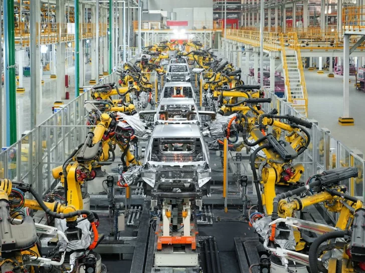 Fabrica-de-ByD-de-China.-728x546