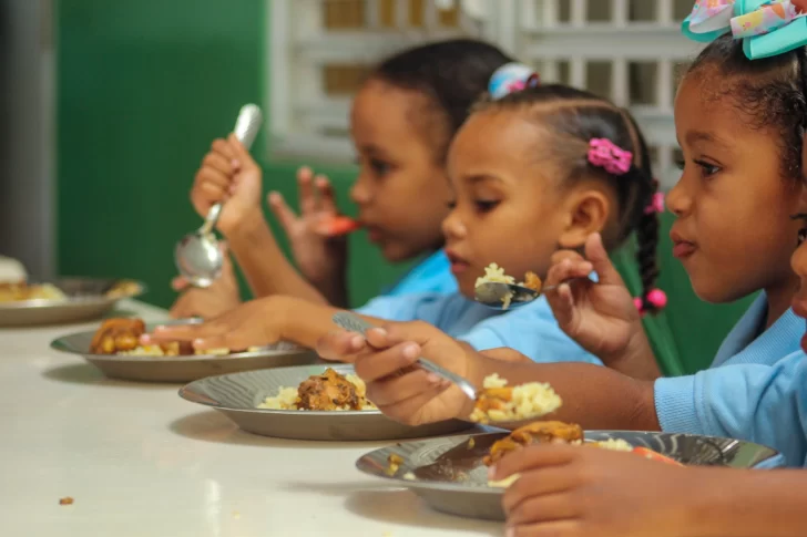 INABIE-alimentacion-escolar-Victor-Castro-raciones-alimenticias-educacion-728x485
