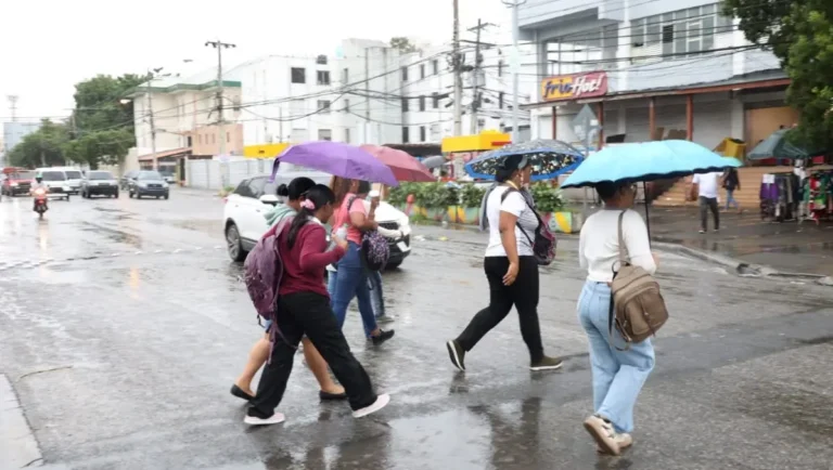Lluvias-en-las-calles-y-mojadas