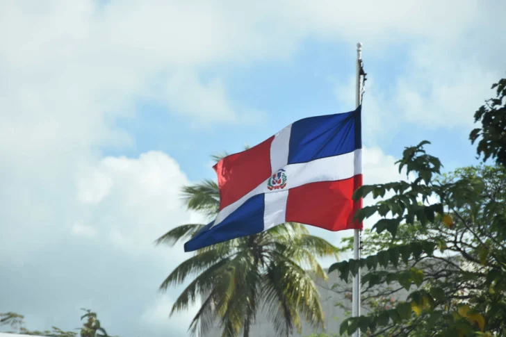 Bandera-Dominicana-728x485