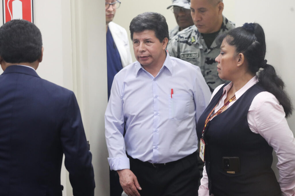 El expresidente peruano Pedro Castillo califica de "farsa" el juicio por rebelión en el fallido golpe de Estado