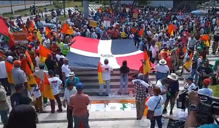 Marcha-conmemorativa-de-la-guerra-de-abril-efectuada-este-domingo