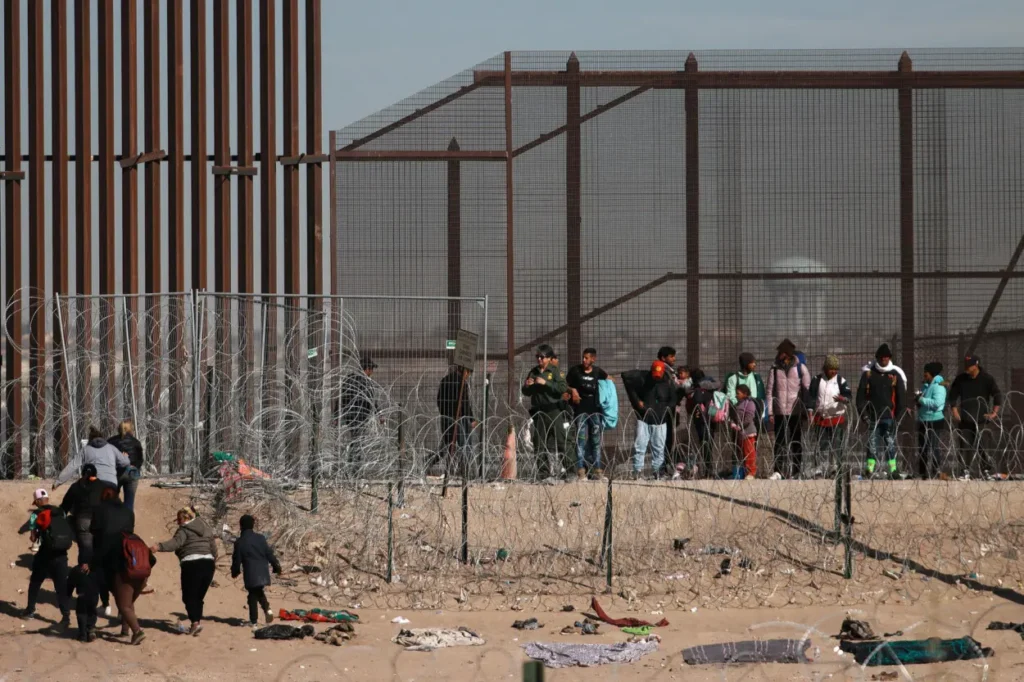 migrantes-migracion-ciudad-juarez-muro-fronterizo